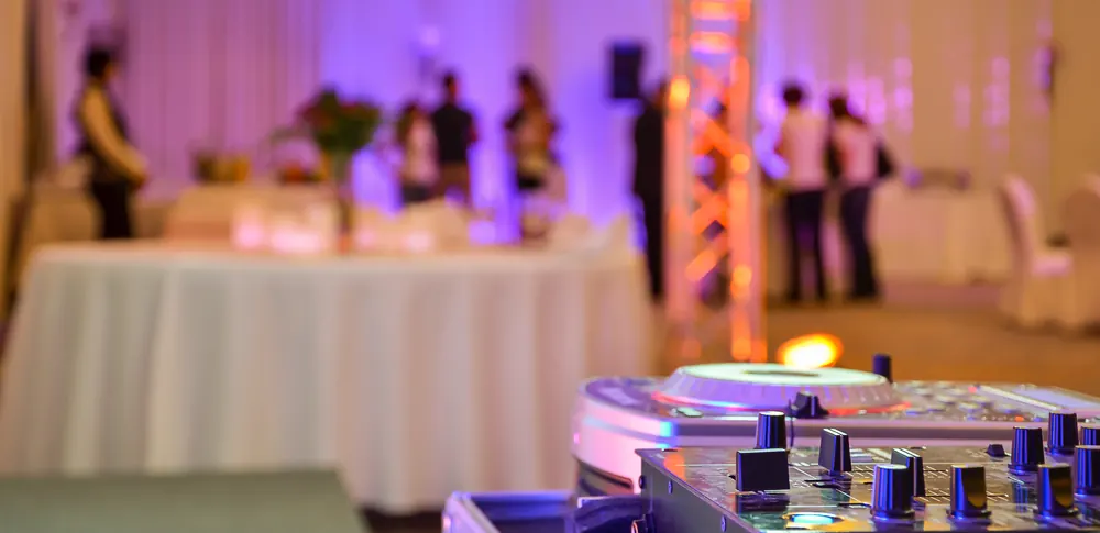 choose wedding band Houston