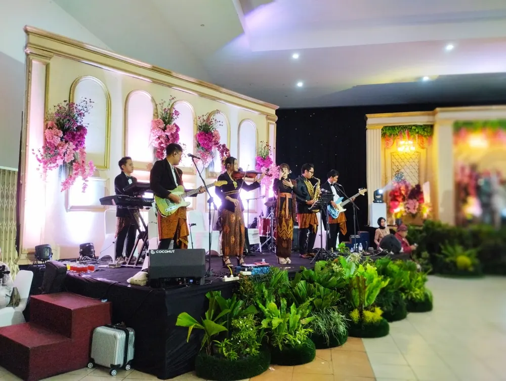 book a live band for events